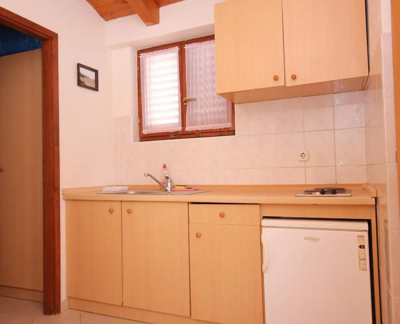 Apartments By The Sea Sutomiscica, Ugljan - 912 0*, Sutomiscica