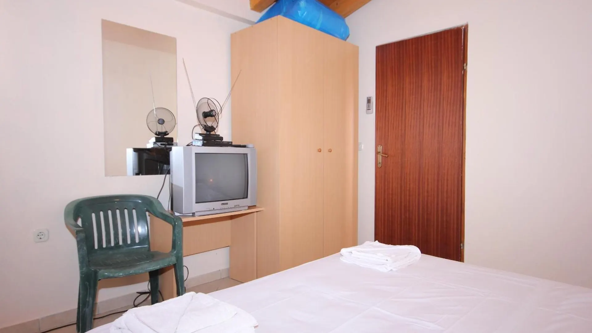 Apartments By The Sea Sutomiscica, Ugljan - 912